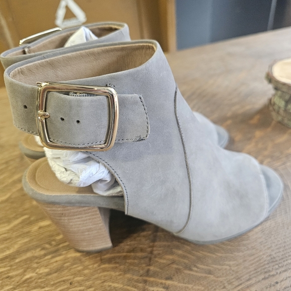 Vionic Open Toe 8.5 Cute Shoe!!! - Picture 3 of 7